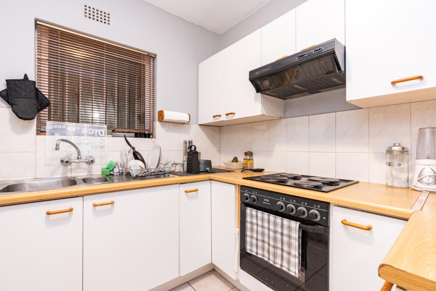 To Let 1 Bedroom Property for Rent in Kenilworth Western Cape